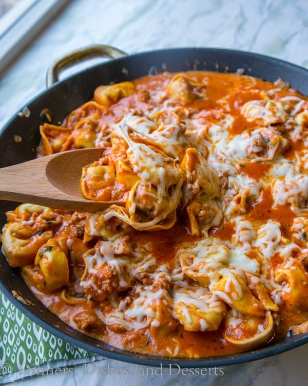 Tavada Sosisli Tortellini: Pratik ve Lezzetli Bir Akşam Yemeği Sırrı